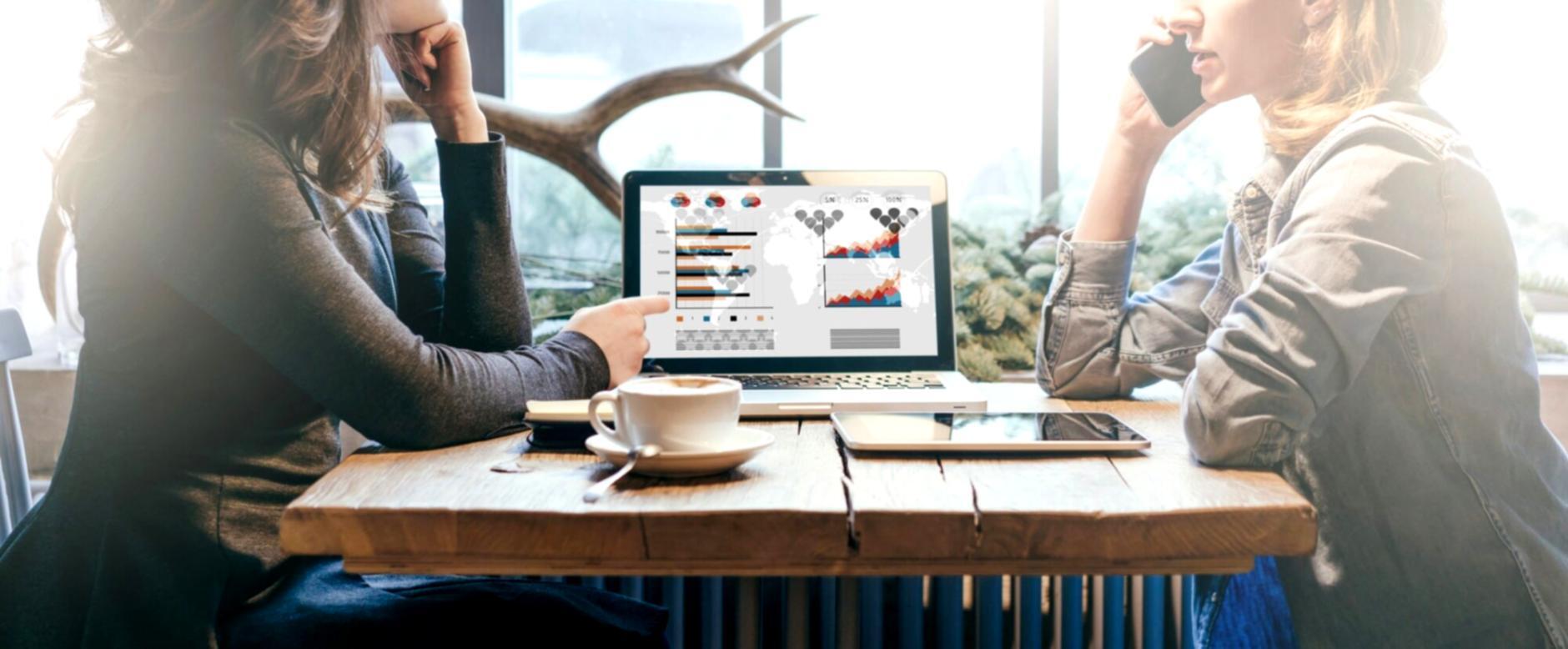 Espacio de trabajo de valandorix donde se desarrollan análisis financieros y planificación presupuestaria a largo plazo en Barcelona